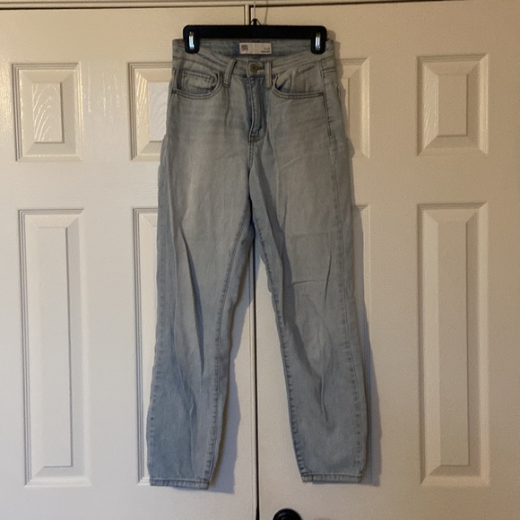 RSQ Tilly’s Lightwash Mom Jeans - Picture 1 of 5
